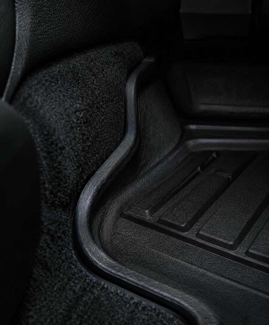 Rubber mat edge hugging a footwell contour